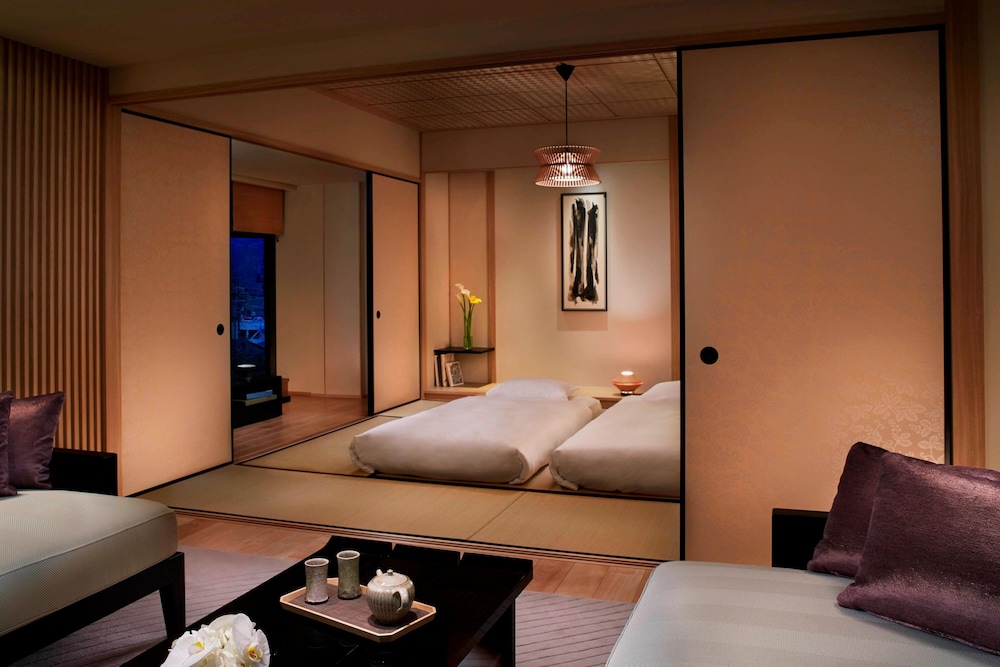 جناح ركني بسريرين منفصلين بإطلالة على المدينة، The Ritz Carlton Kyoto 3/5