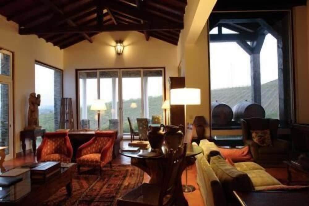The Manor House Celeiros 47/75