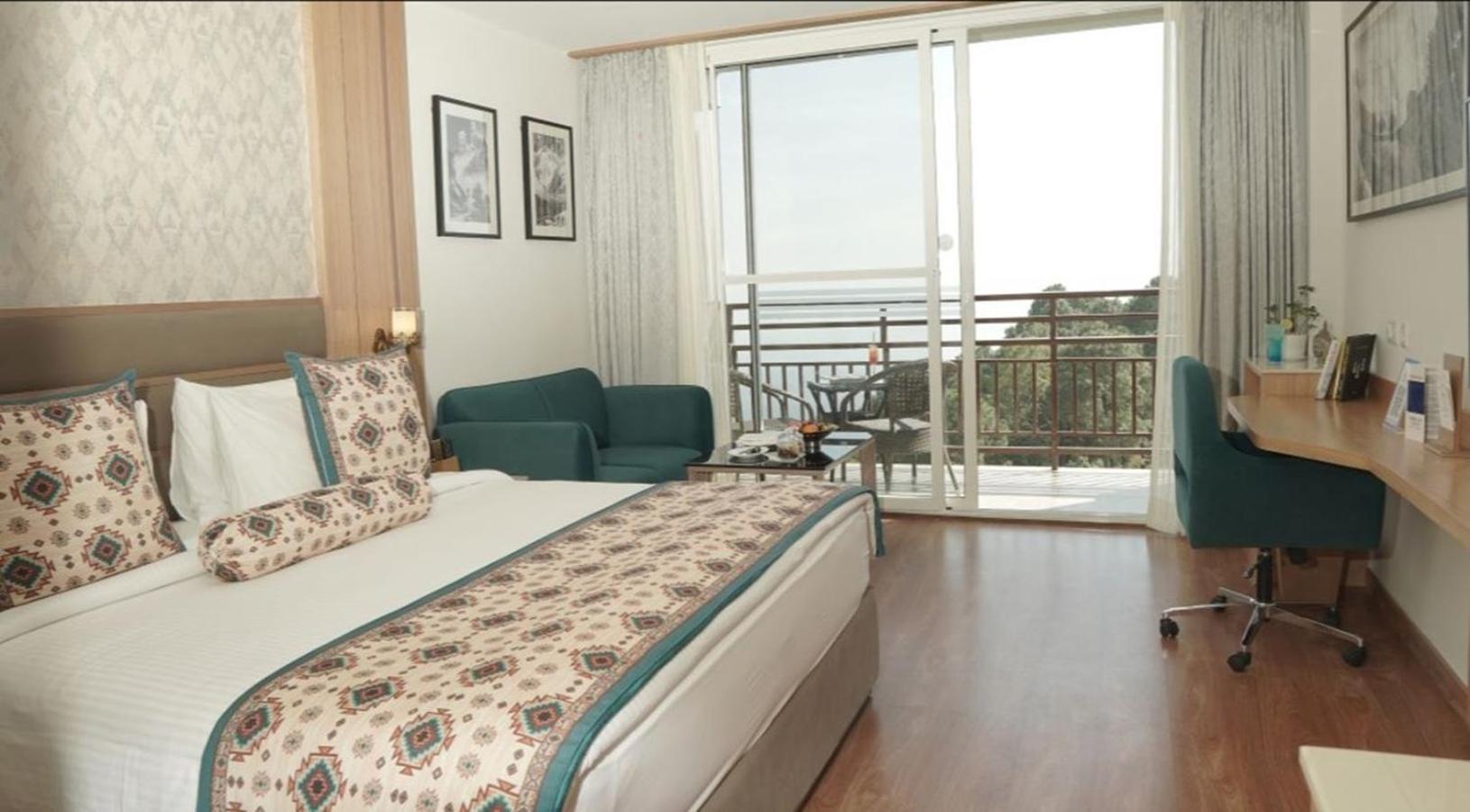 Premium, Valley View, Balcony
