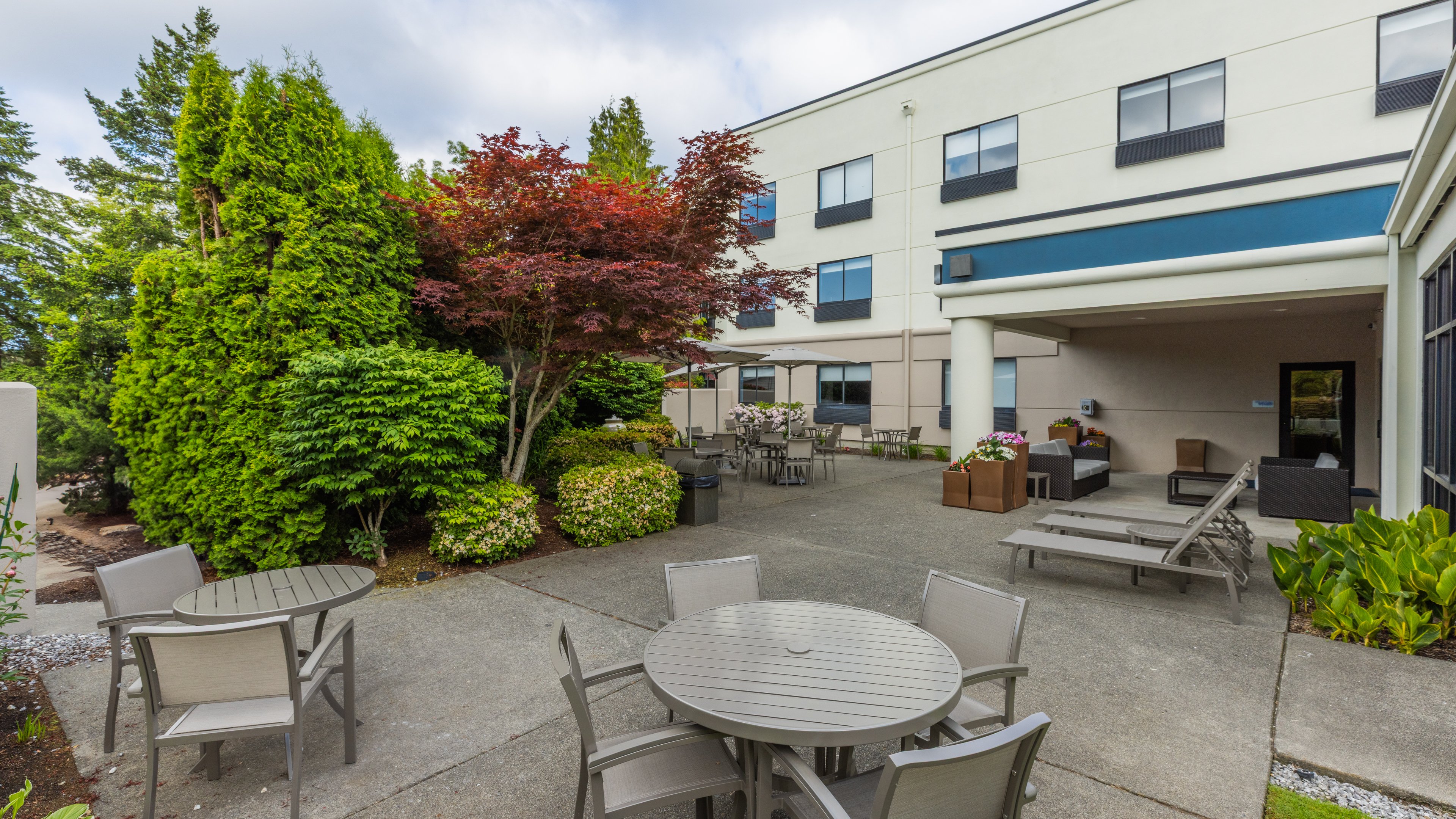Holiday Inn Express Bellingham 68/72