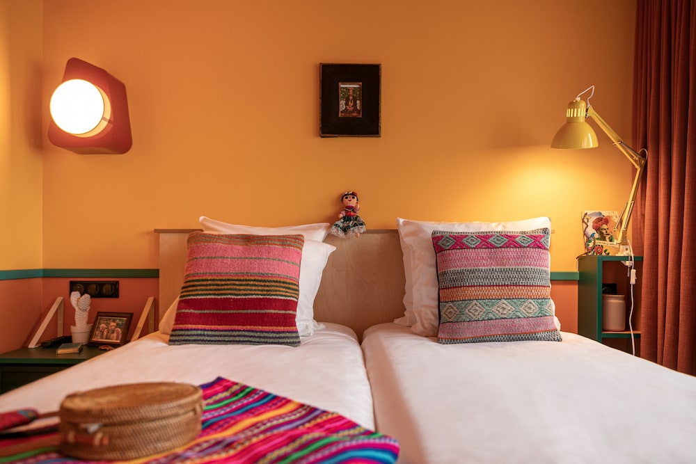 SUPERIOR, DOUBLE BED