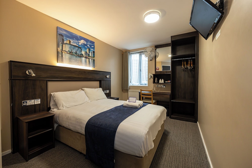 ROOM, DOUBLE BED