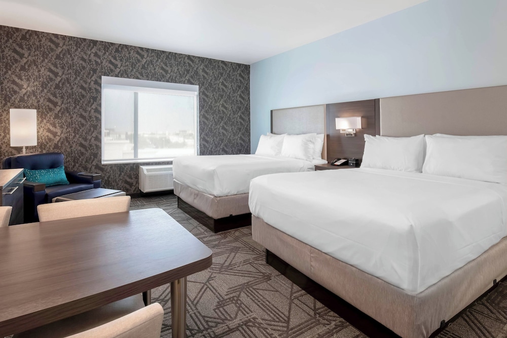 STUDIO, 2 QUEEN BEDS, ACCESSIBLE
