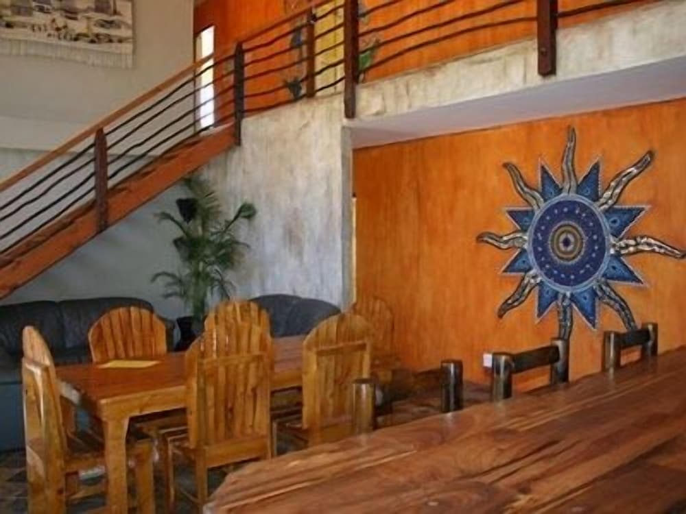 Island Vibe Jeffreys Bay Hostel 5/41