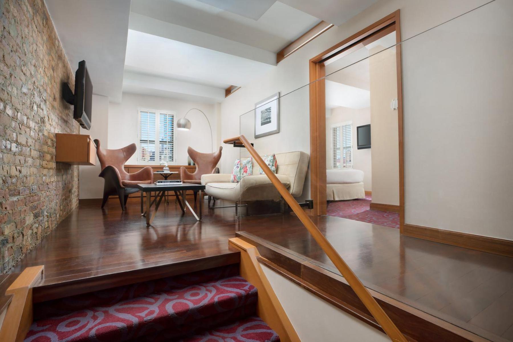 جناح، Hotel 57 2/5