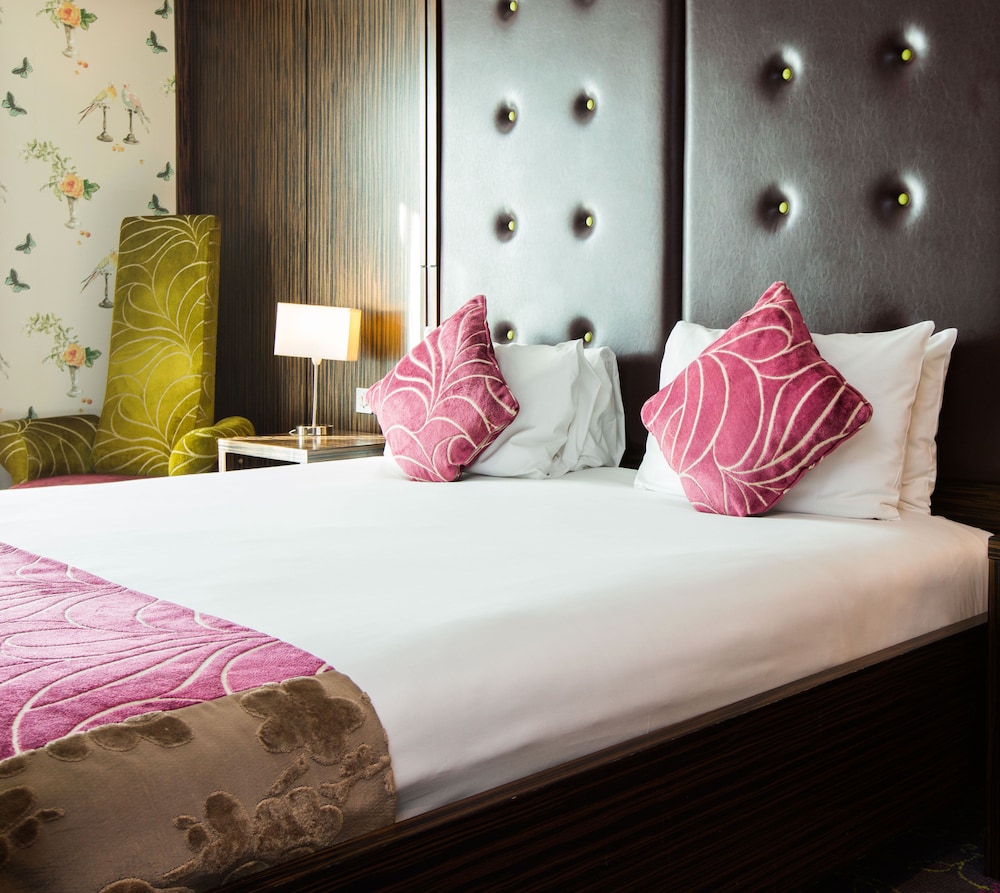 CROWNE PLAZA BLANCHARDSTOWN 33/76