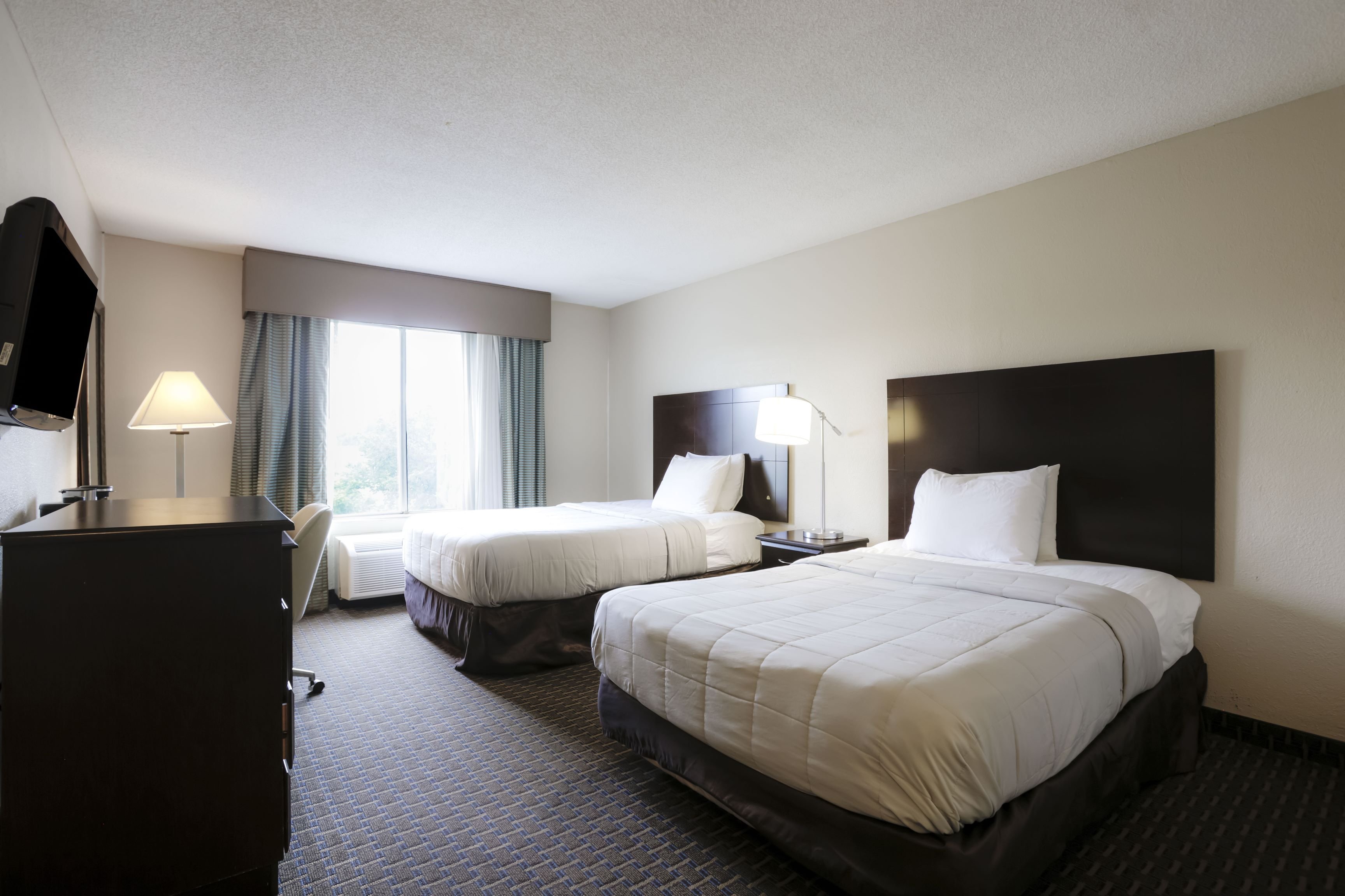 Copley Inn & Suites By OYO Akron OH 47/74