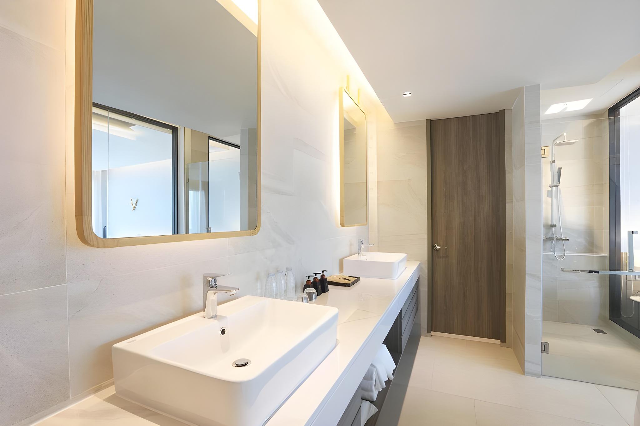 Exclusive, Family, 1 King and 1 Single Beds