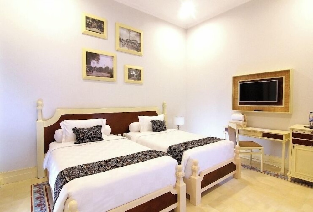 DELUXE, TWIN BEDS