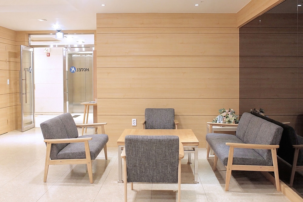 The Prime Hotel 40/50