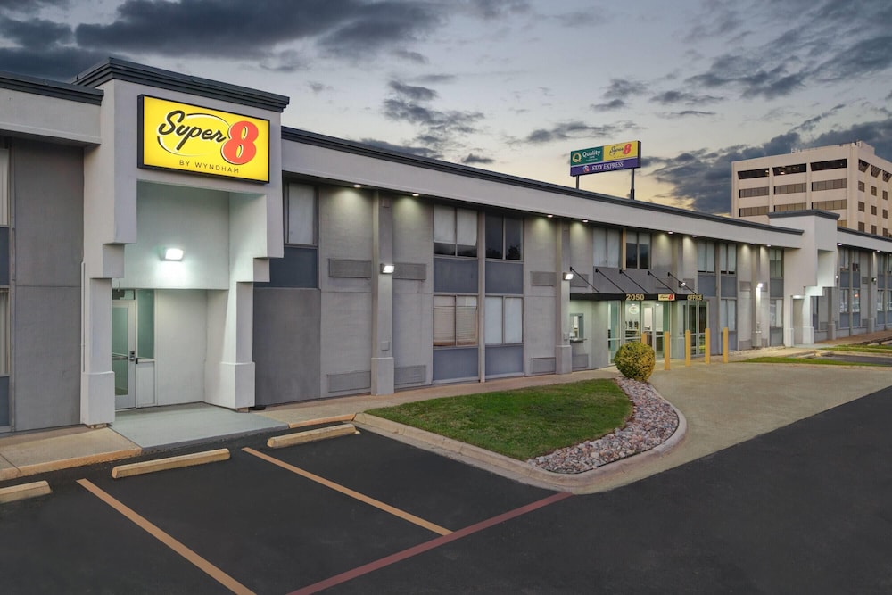 Super 8 by Wyndham Fort Worth Entertainment District 43/49