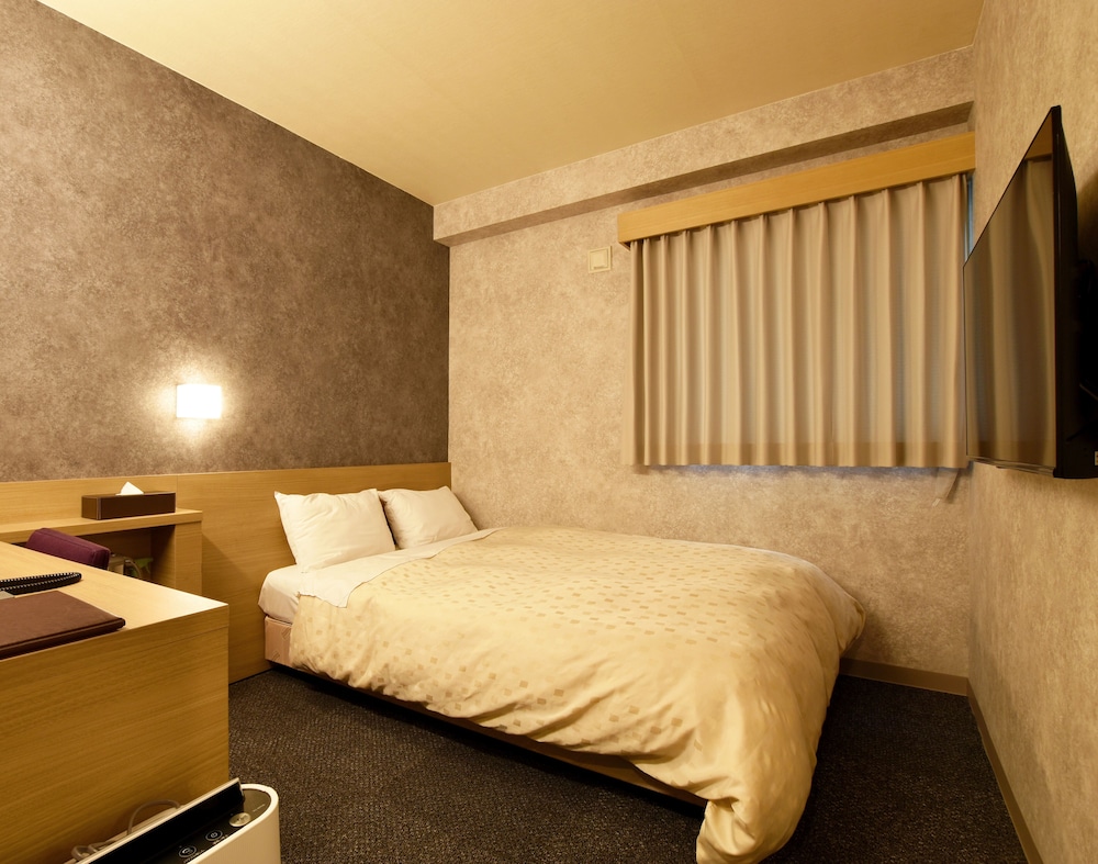 ECONOMY, DOUBLE BED, SMOKING