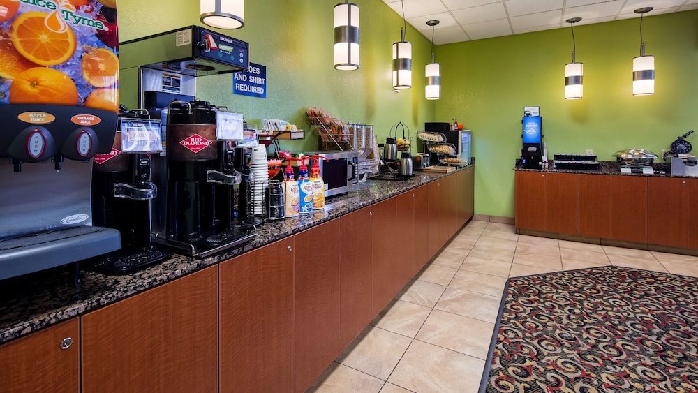 Best Western Plus Mid Nebraska Inn & Suites 35/41