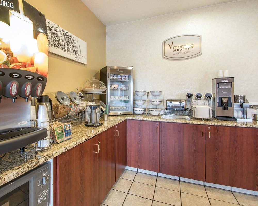 Sleep Inn Suites Green Bay Airport 23/36