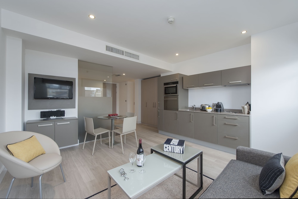 The Rosebery 36/41