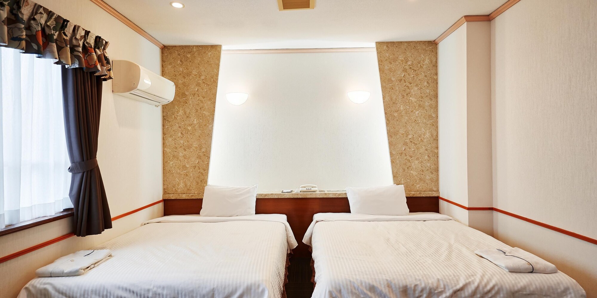 ROOM, 2 DOUBLE BEDS, SMOKING