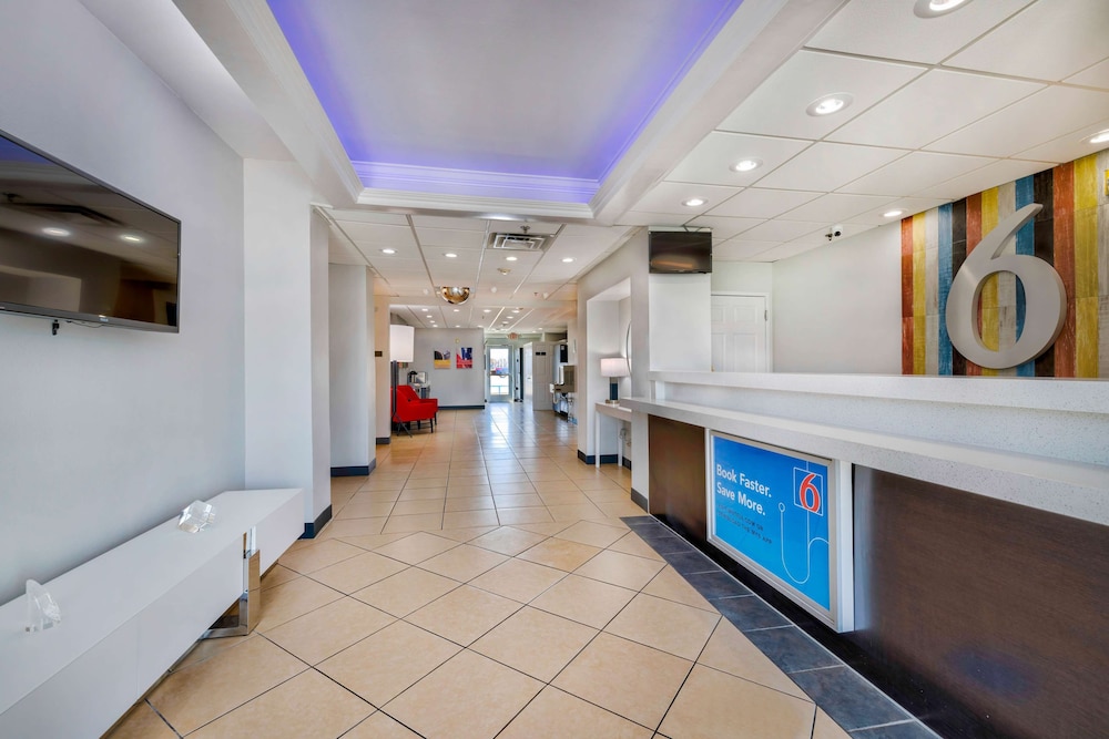 Lobby at Motel6 Norman, OK, NORMAN - OK
