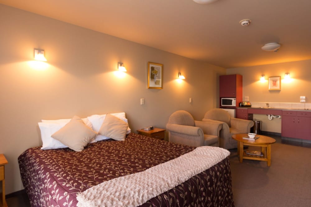 Balmoral Lodge Motel 22/59