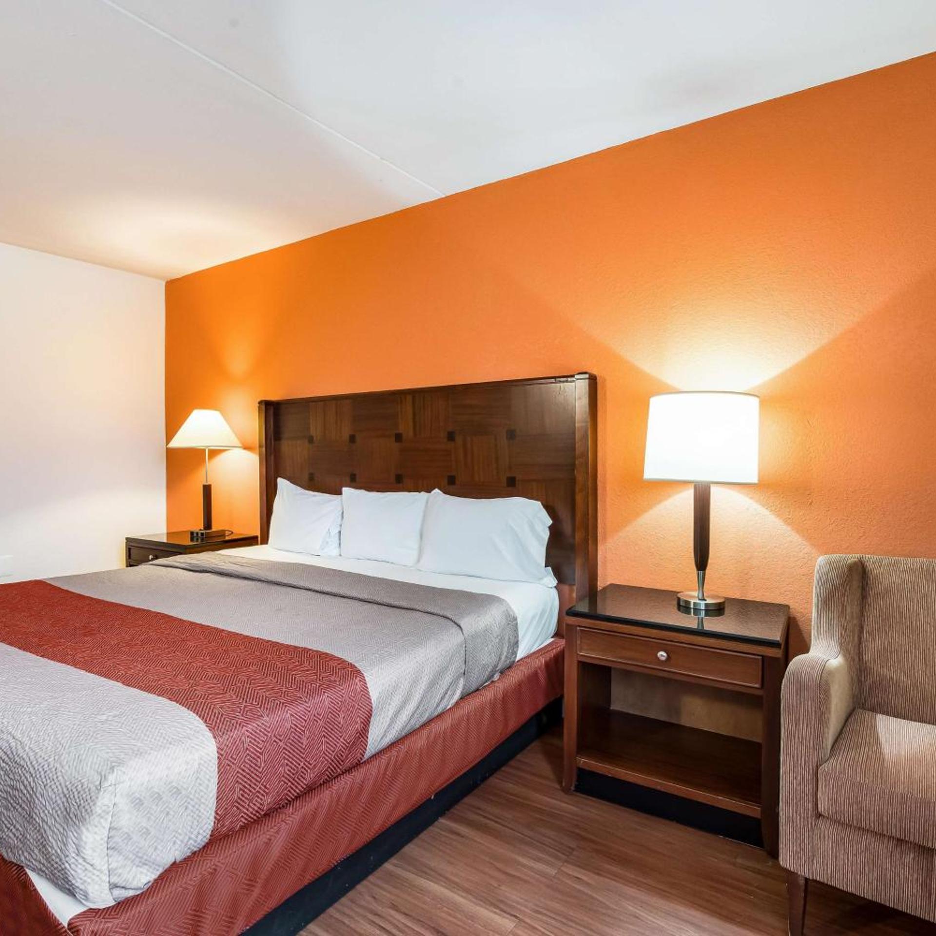غرفة بسرير كينج، Motel6 Tinton Falls, NJ - Neptune 2/10