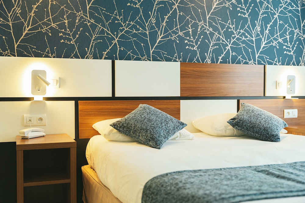 Hotel Holidays and Work 23/44