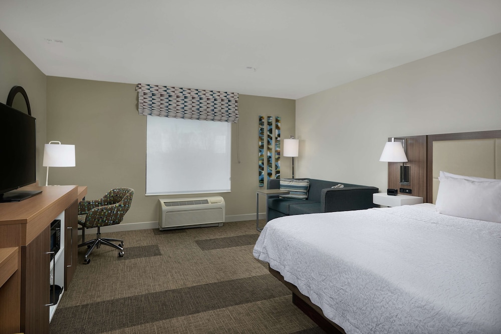 Hampton Inn and Suites Rogers 12/29
