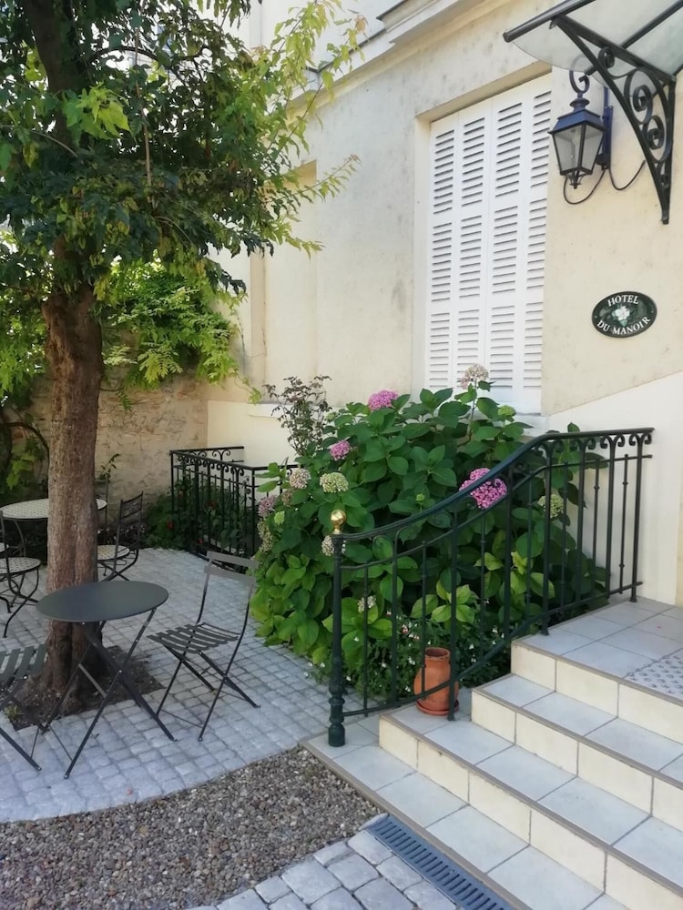 Hotel Du Manoir 27/32