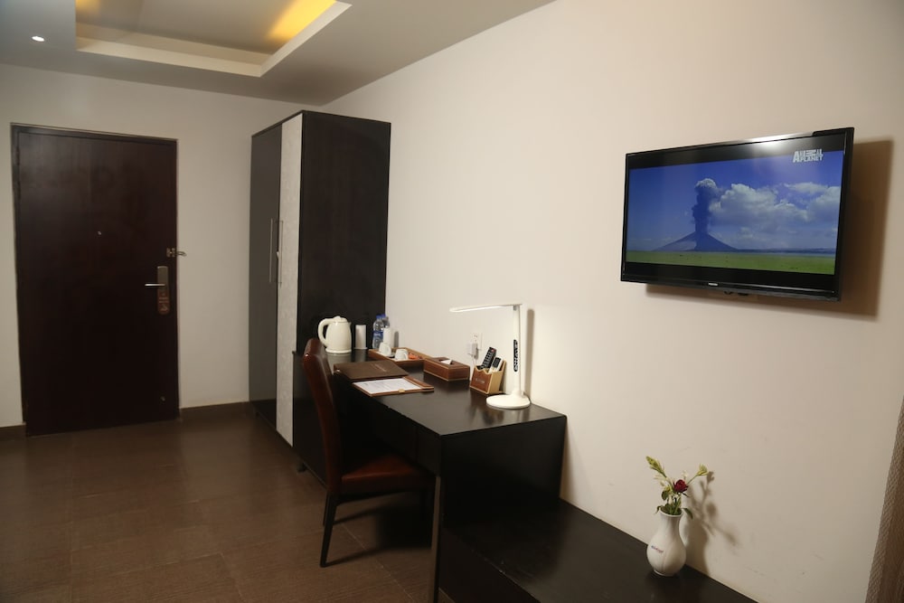 Galesia Hotel and Resort Ltd 38/48