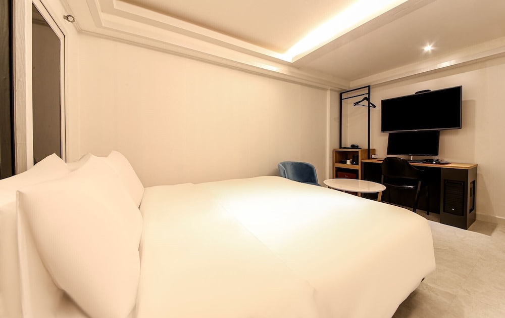 Busan Seomyeon Business Hotel J7 6/20
