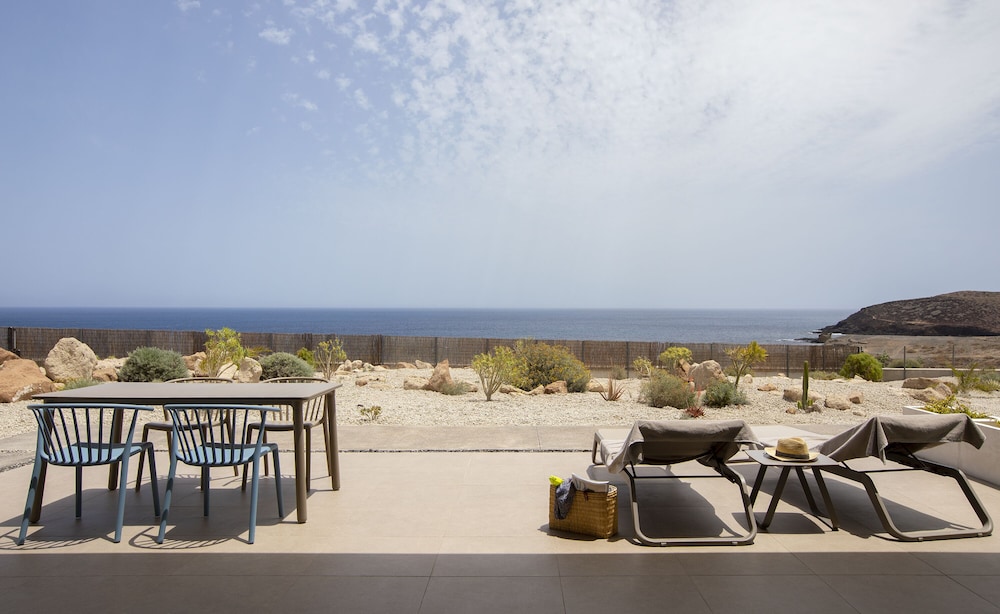 Nivaria Beach Apartments and Villas 60/66