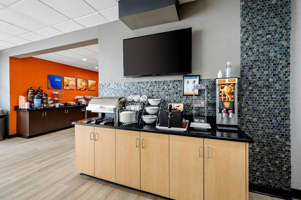 Comfort Suites New Bern near Cherry Point 58/65