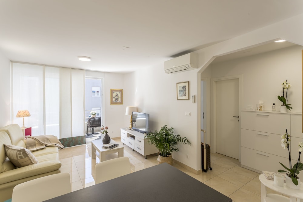 Adriatic Queen Apartments 77/81