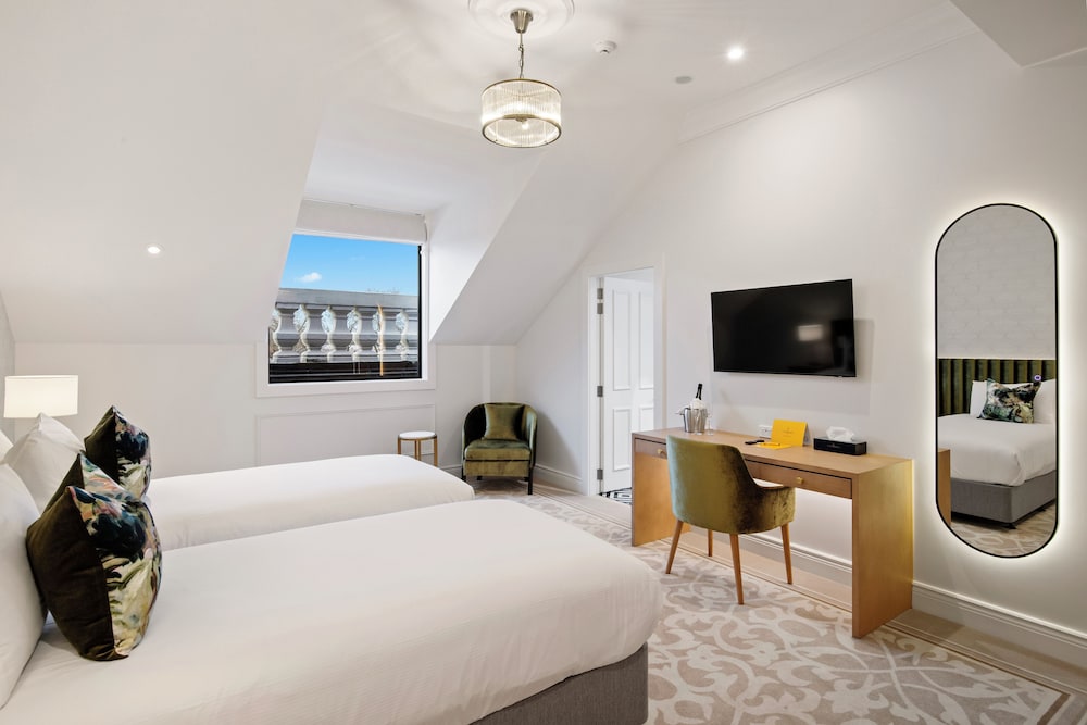 The Clements Hotel 30/65