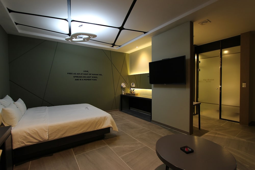 The Zenith Hotel 16/60