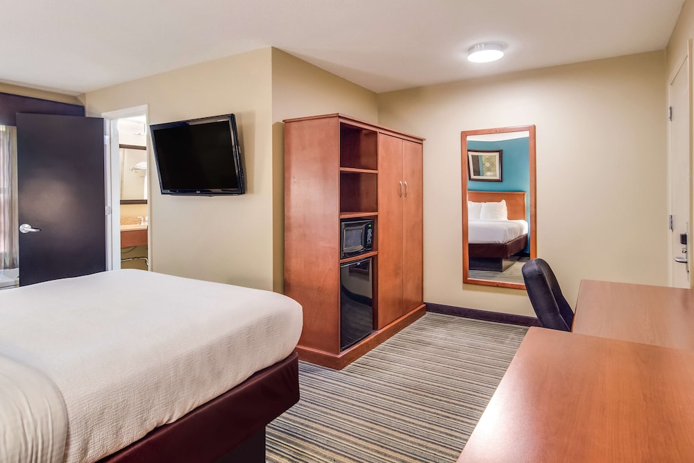 Best Western Plus Traverse City 16/39