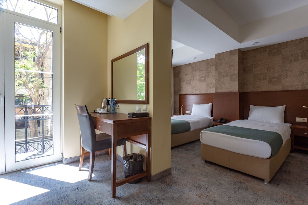 A5 Hotel 9/42
