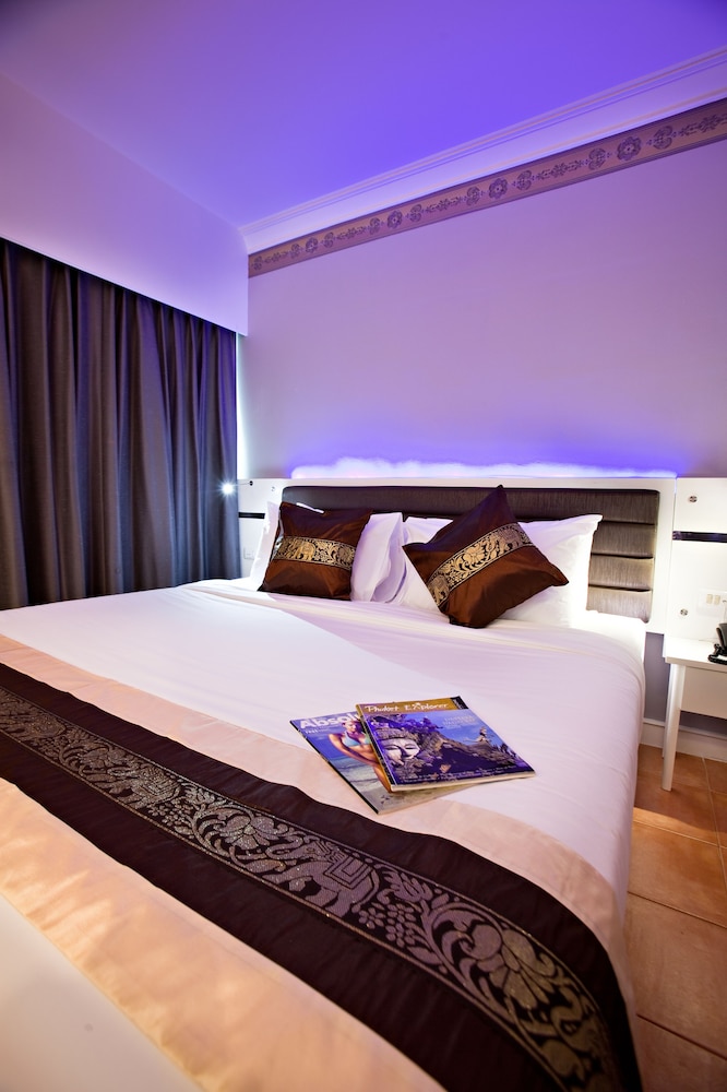 C N Hotel Patong 17/46