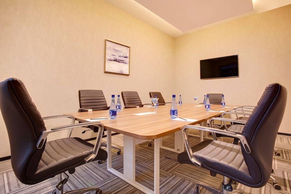 The District Hotel Jumeirah, Dubai 53/61