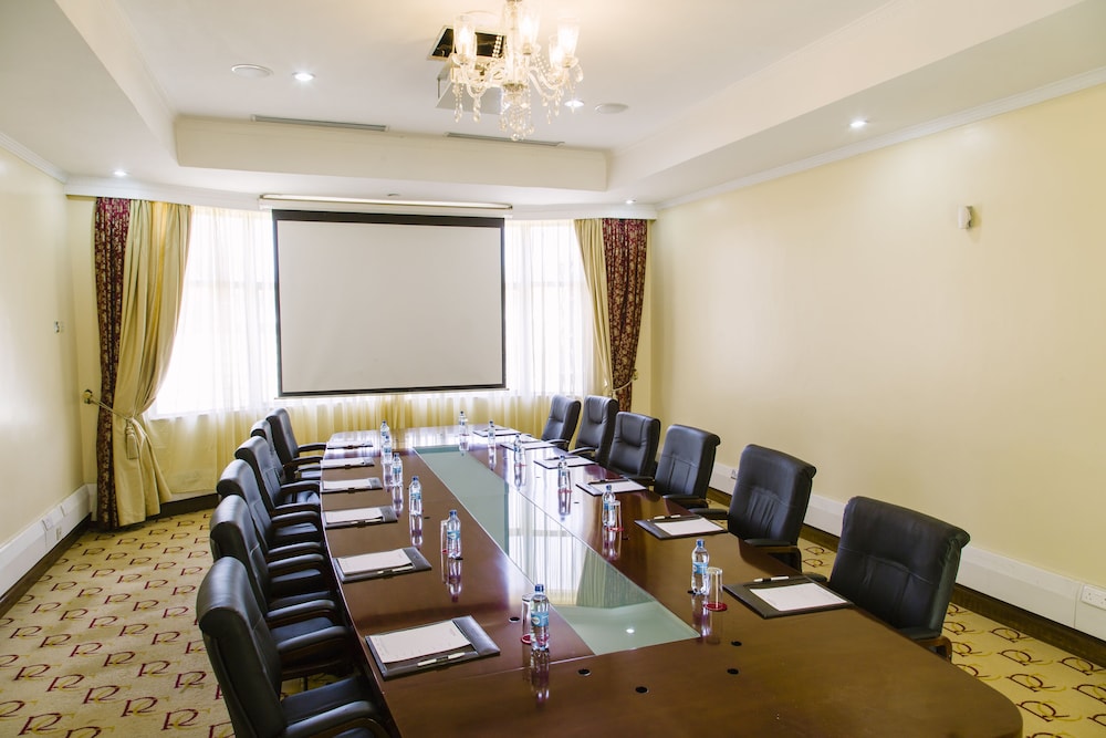 Boma Inn Nairobi 38/50