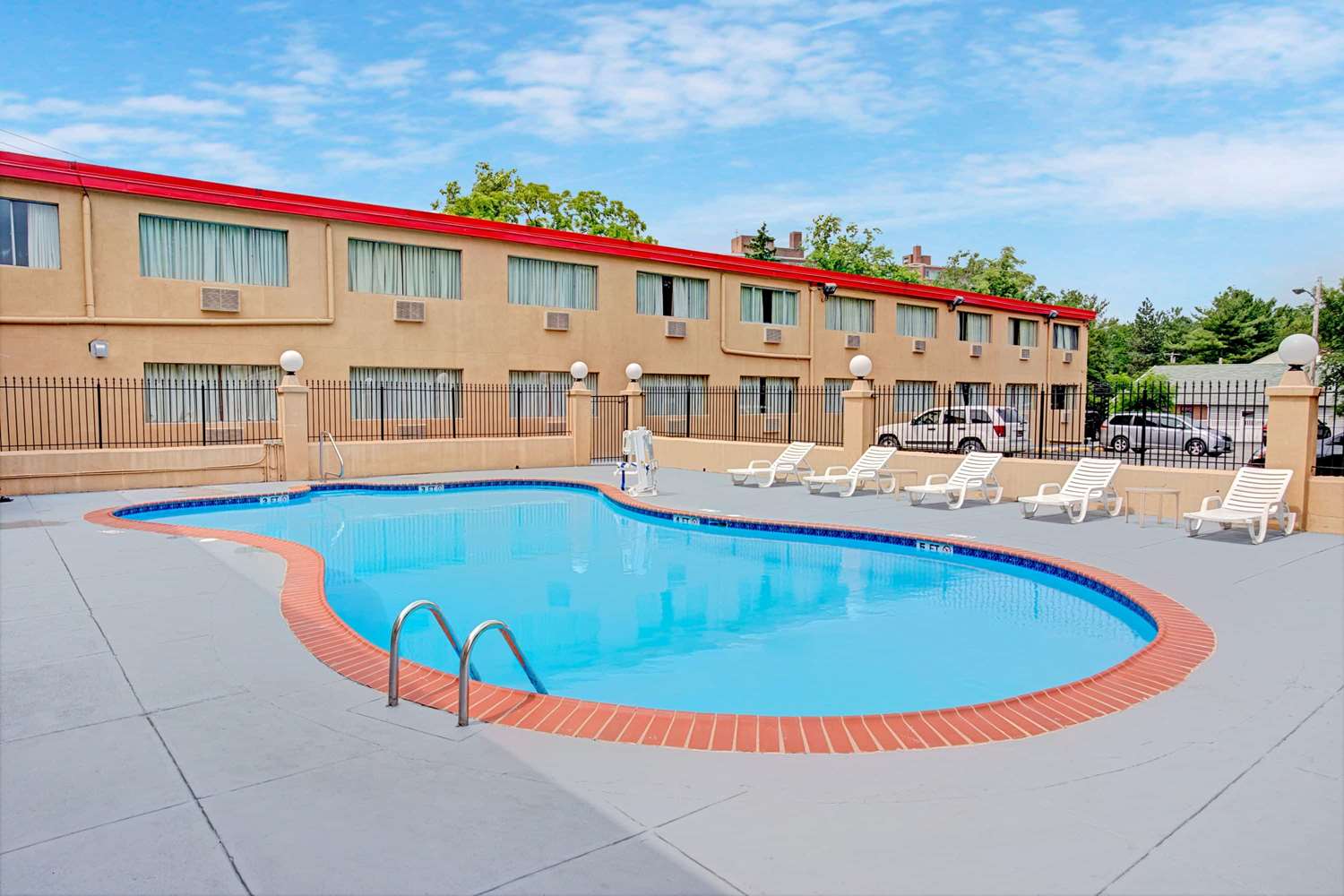 Howard Johnson By Wyndham Pikesville 11/19