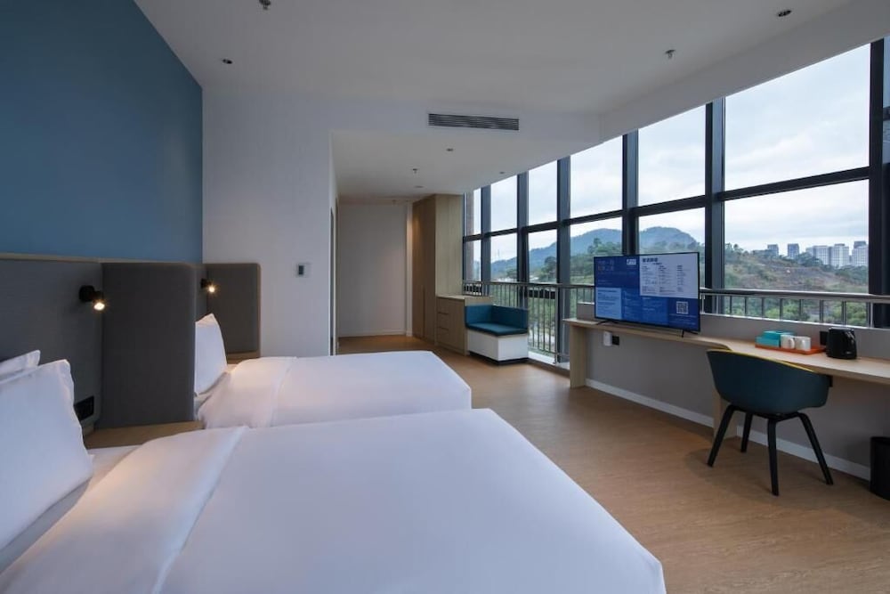 Holiday Inn Express Shenzhen North Station 8/29