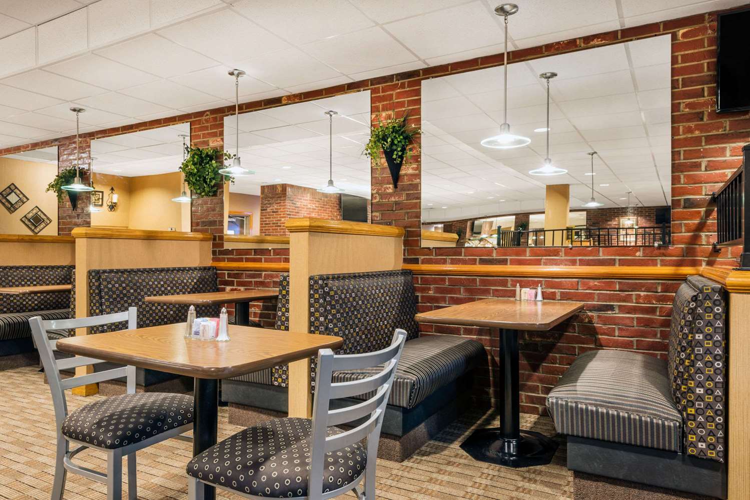 Ramada by Wyndham Paintsville Hotel & Conference Center 8/15
