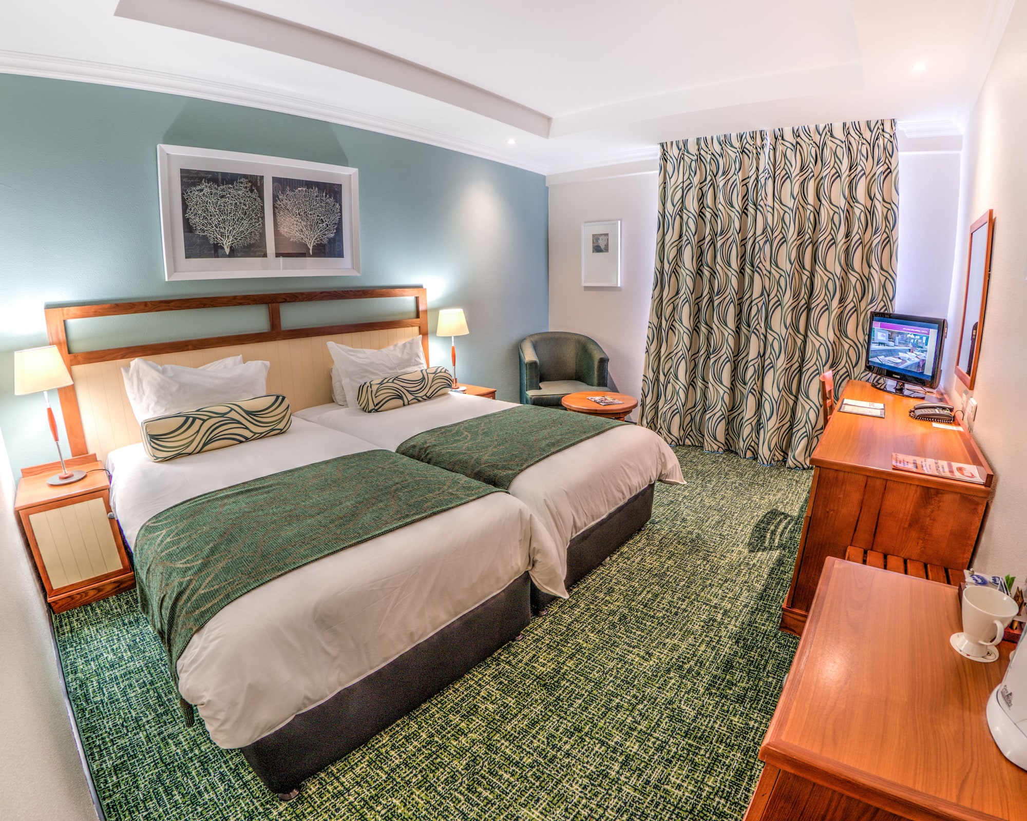 ROOM, TWIN BEDS