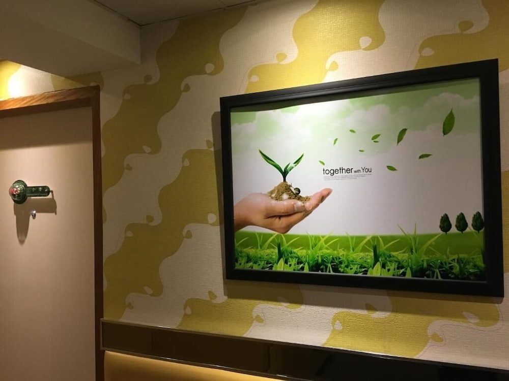R8 Eco Hotel 3/27