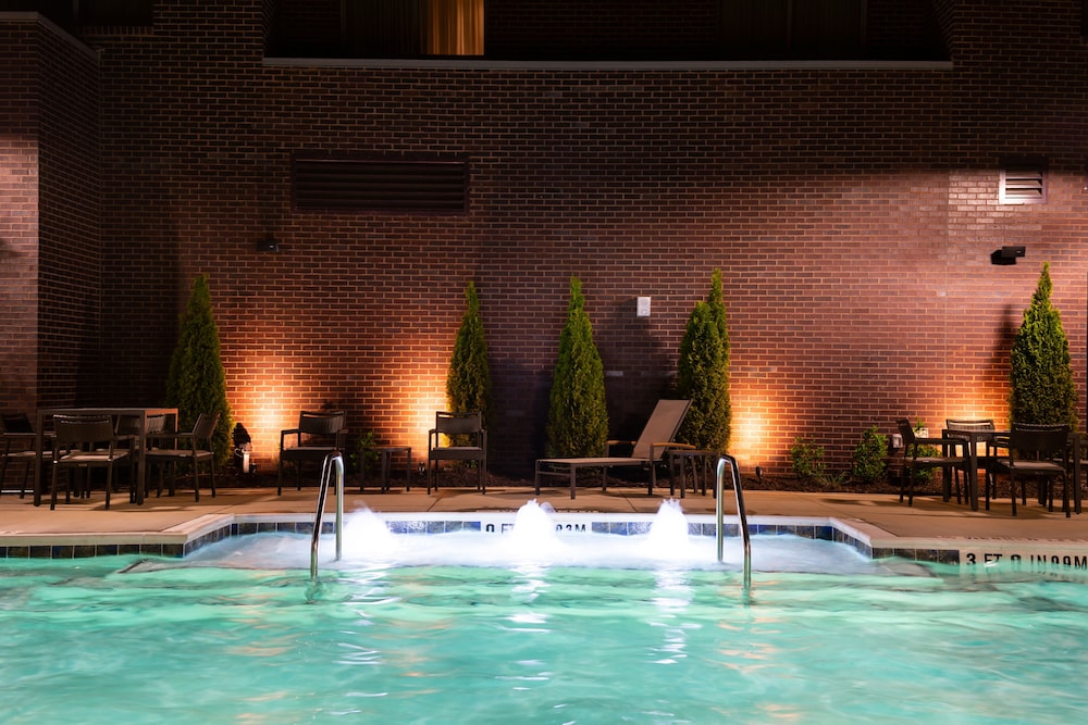 Courtyard Charlotte Northlake 20/49