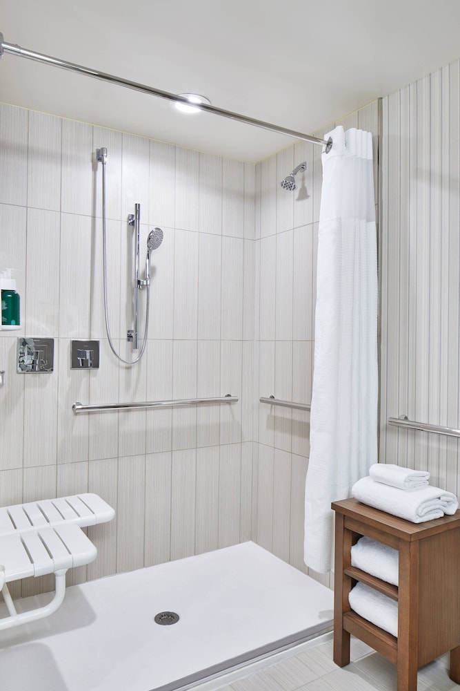 Courtyard by Marriott Baltimore Downtown/McHenry Row 11/55
