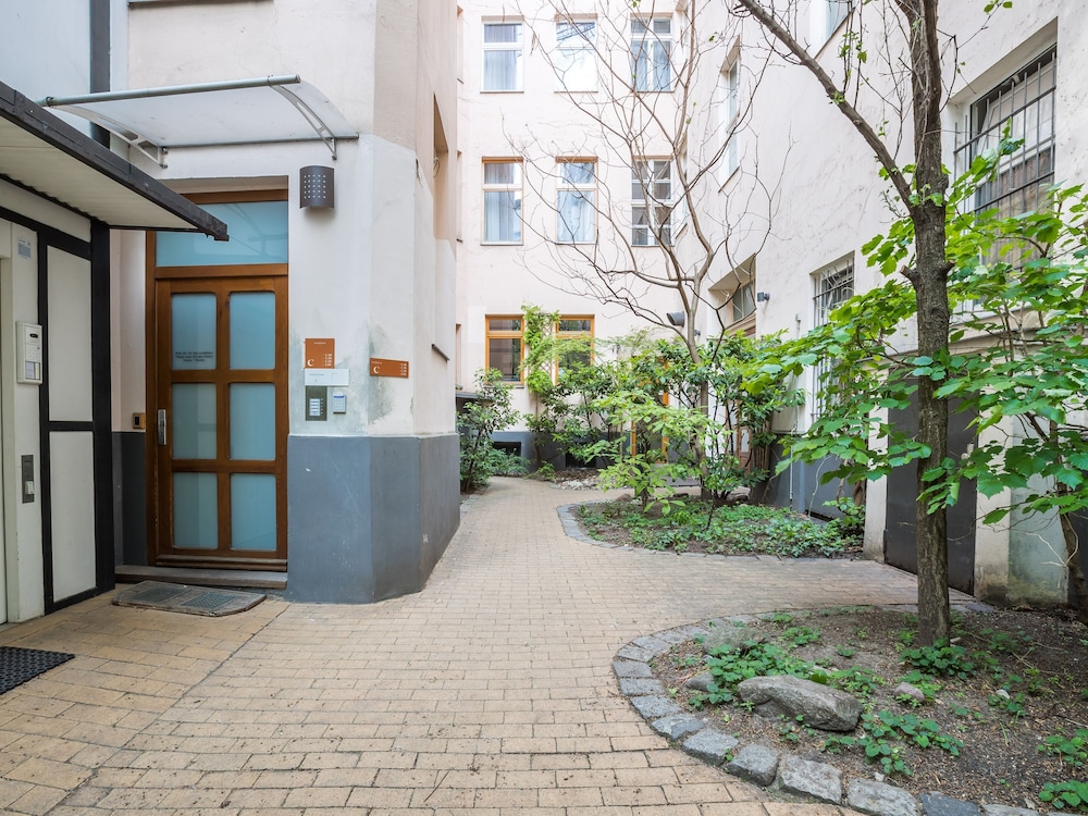 Schoenhouse Apartments 43/50