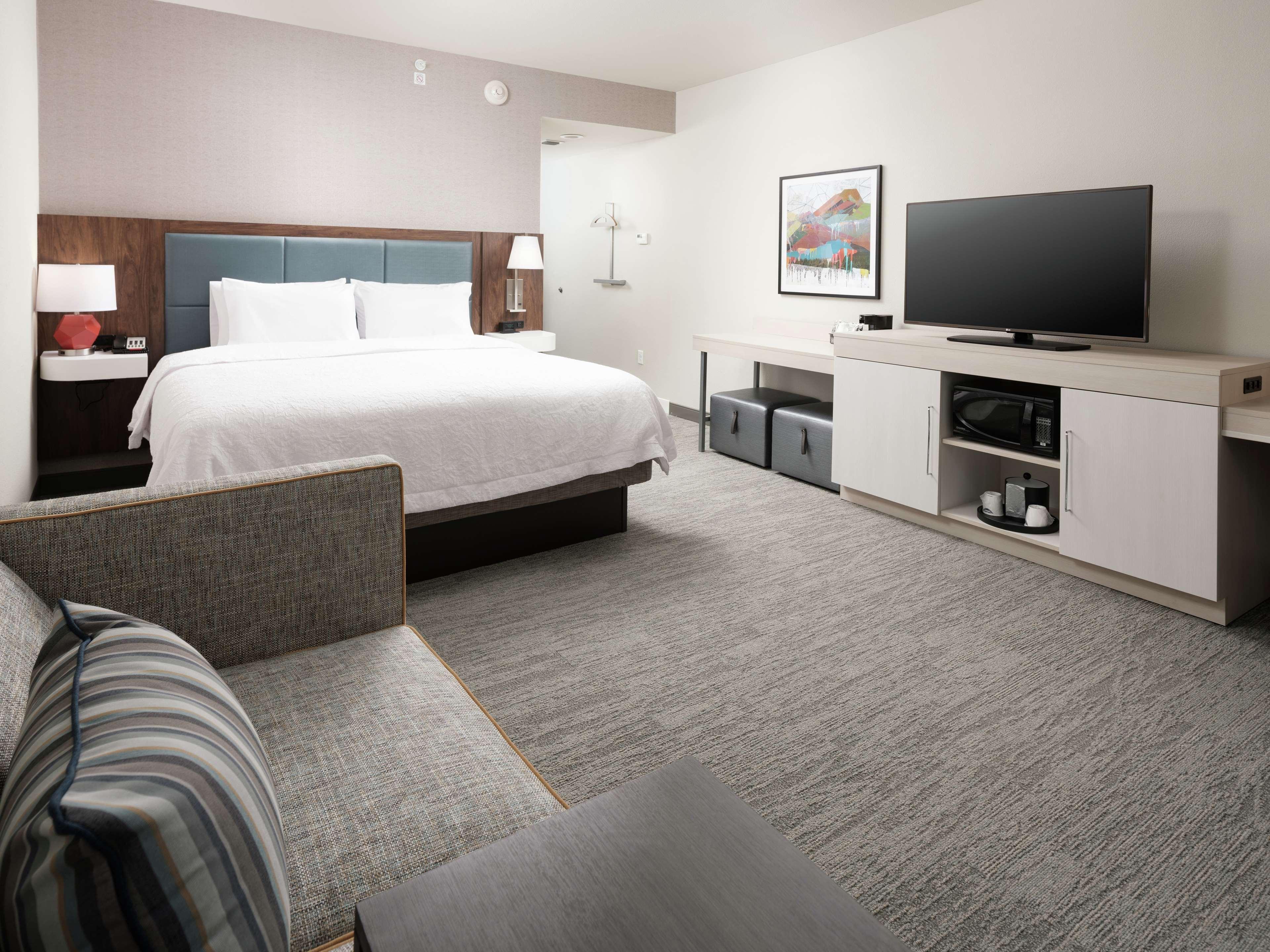 ROOM, KING BED, SOFA
