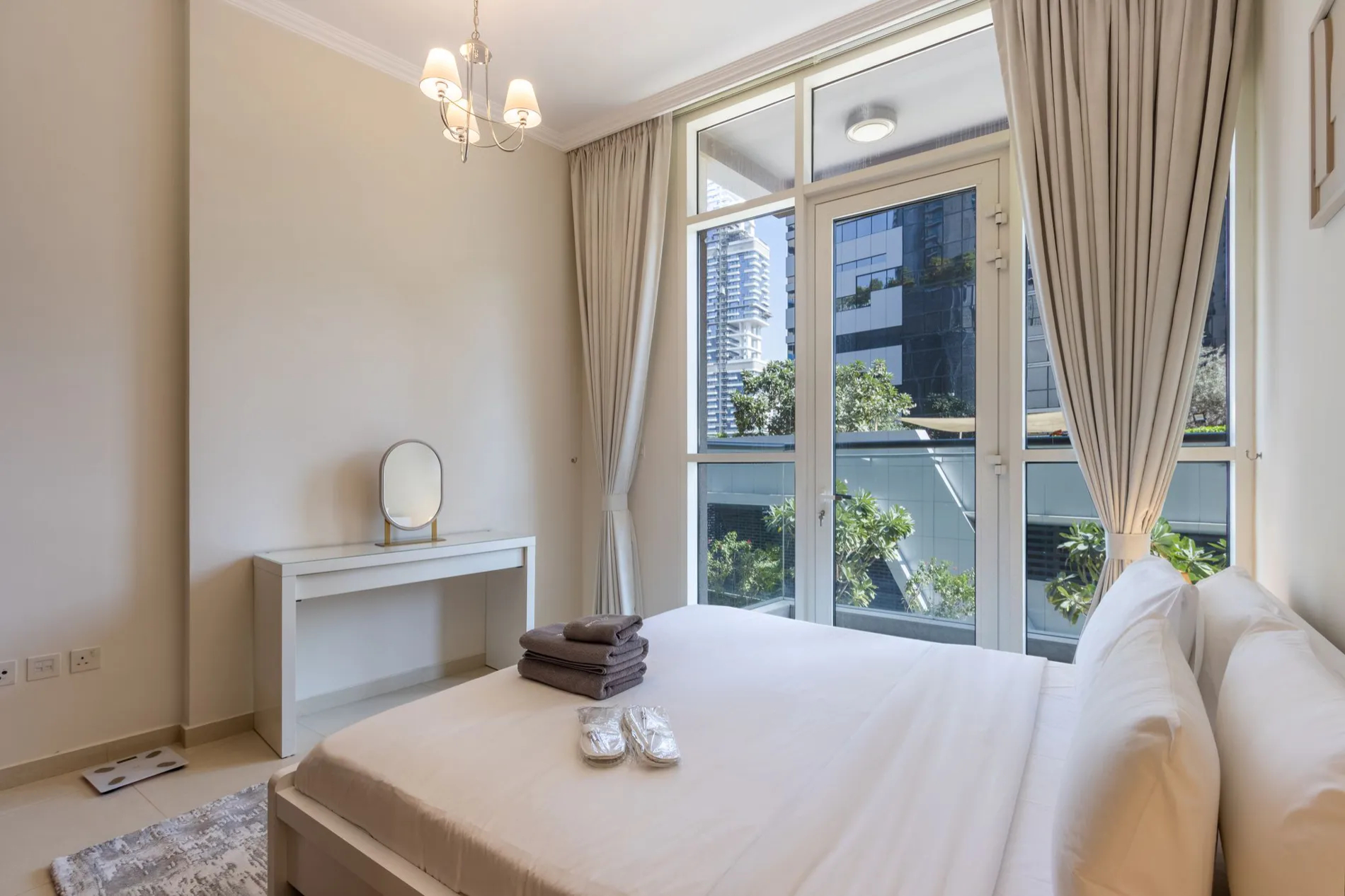 2B & Maid in Dunya 5 Min Walk to Dubai Mall 6/14