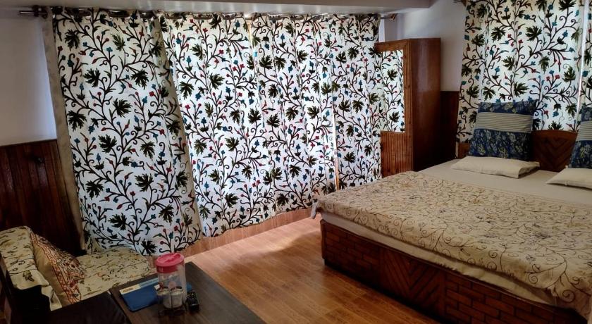 HOTEL PALESTINE 15/18
