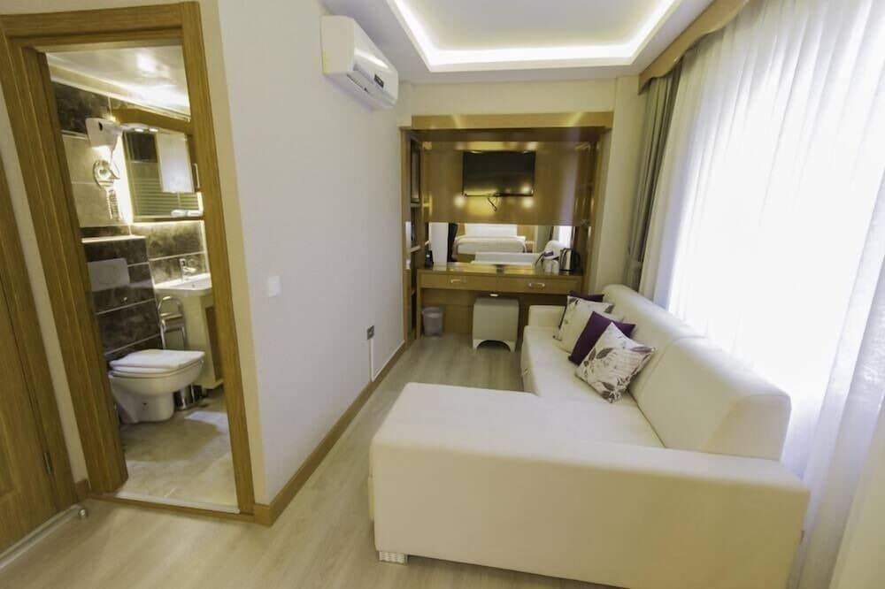 DE MAISON AIRPORT HOTEL 19/63